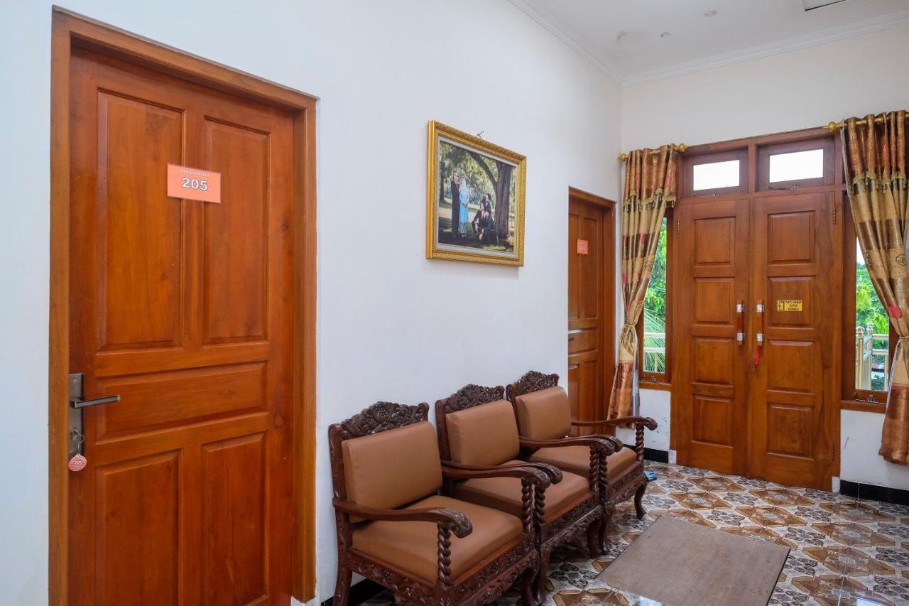 Reddoorz Syariah @ Griya Thamrin Manahan Solo Zewnętrze zdjęcie