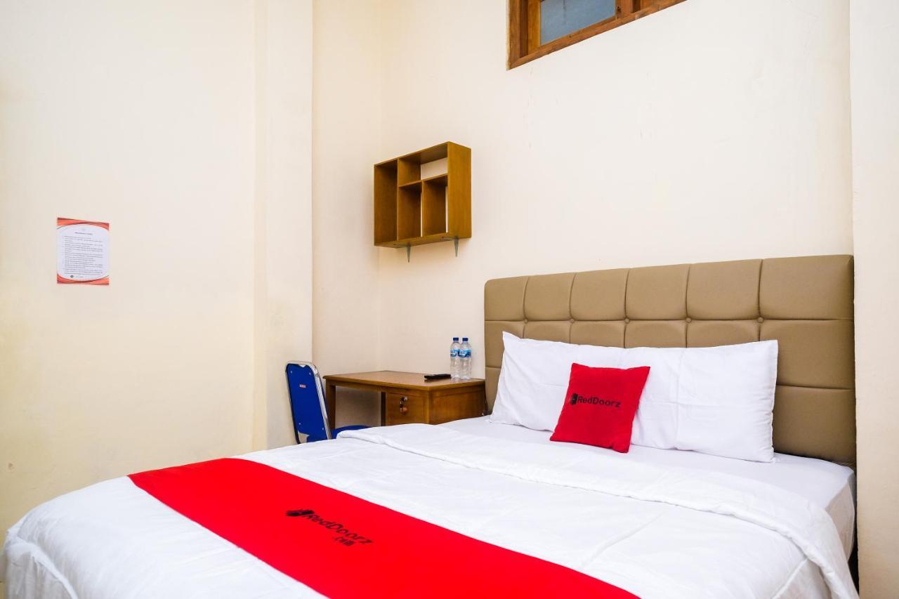Reddoorz Syariah @ Griya Thamrin Manahan Solo Zewnętrze zdjęcie