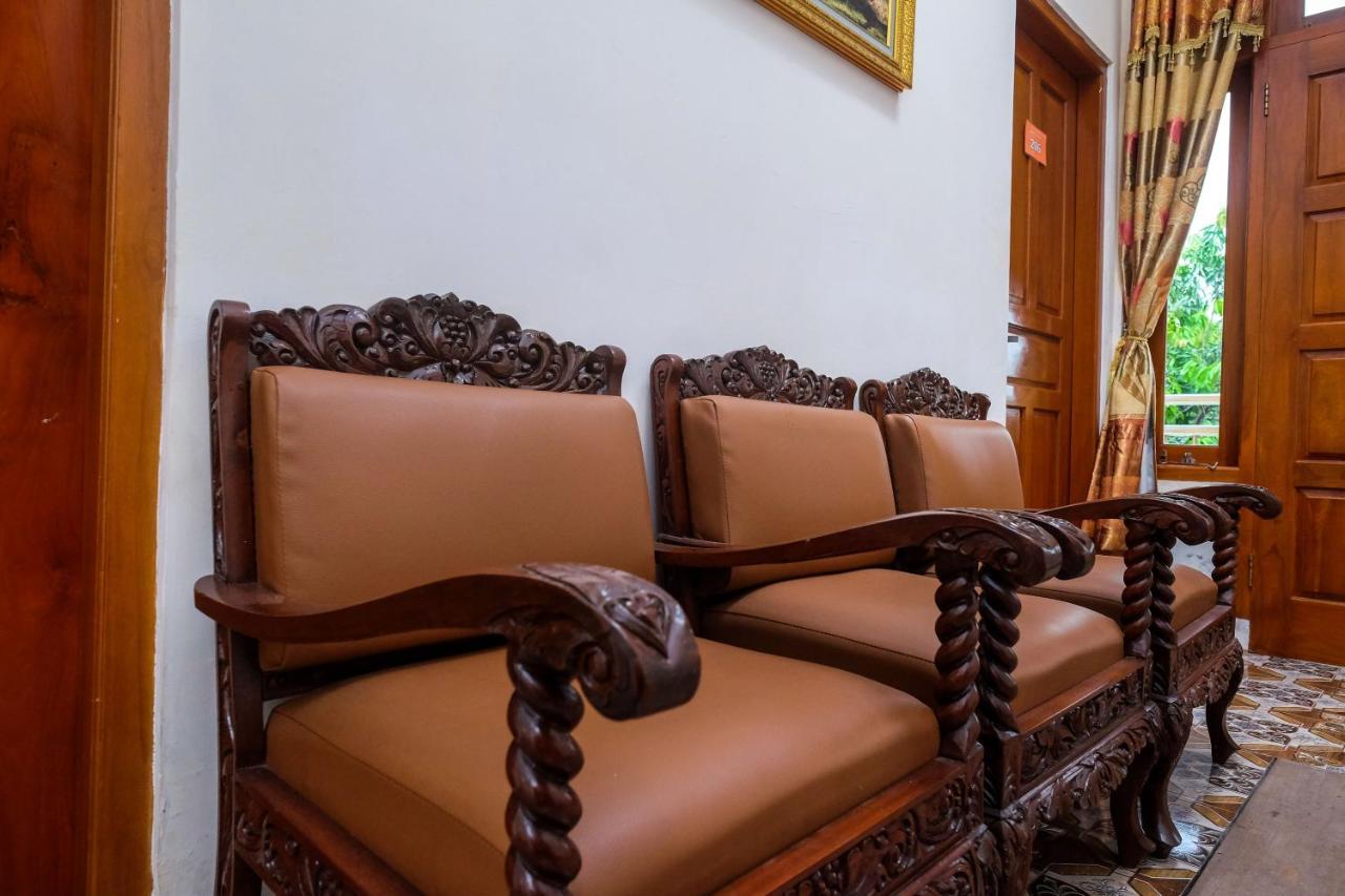 Reddoorz Syariah @ Griya Thamrin Manahan Solo Zewnętrze zdjęcie