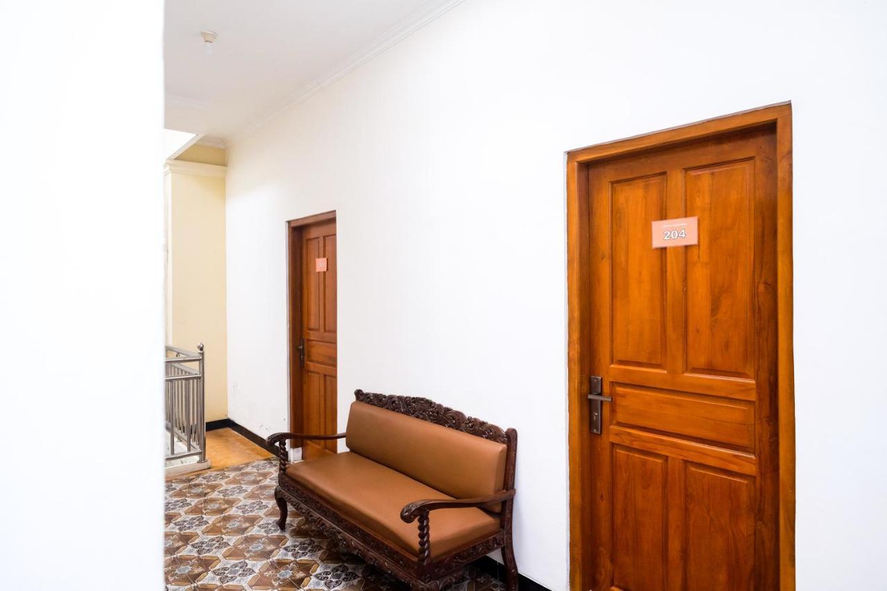 Reddoorz Syariah @ Griya Thamrin Manahan Solo Zewnętrze zdjęcie