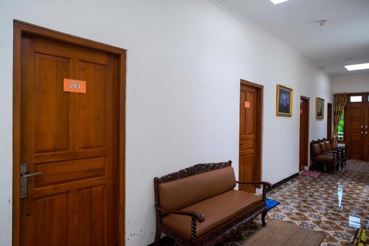 Reddoorz Syariah @ Griya Thamrin Manahan Solo Zewnętrze zdjęcie