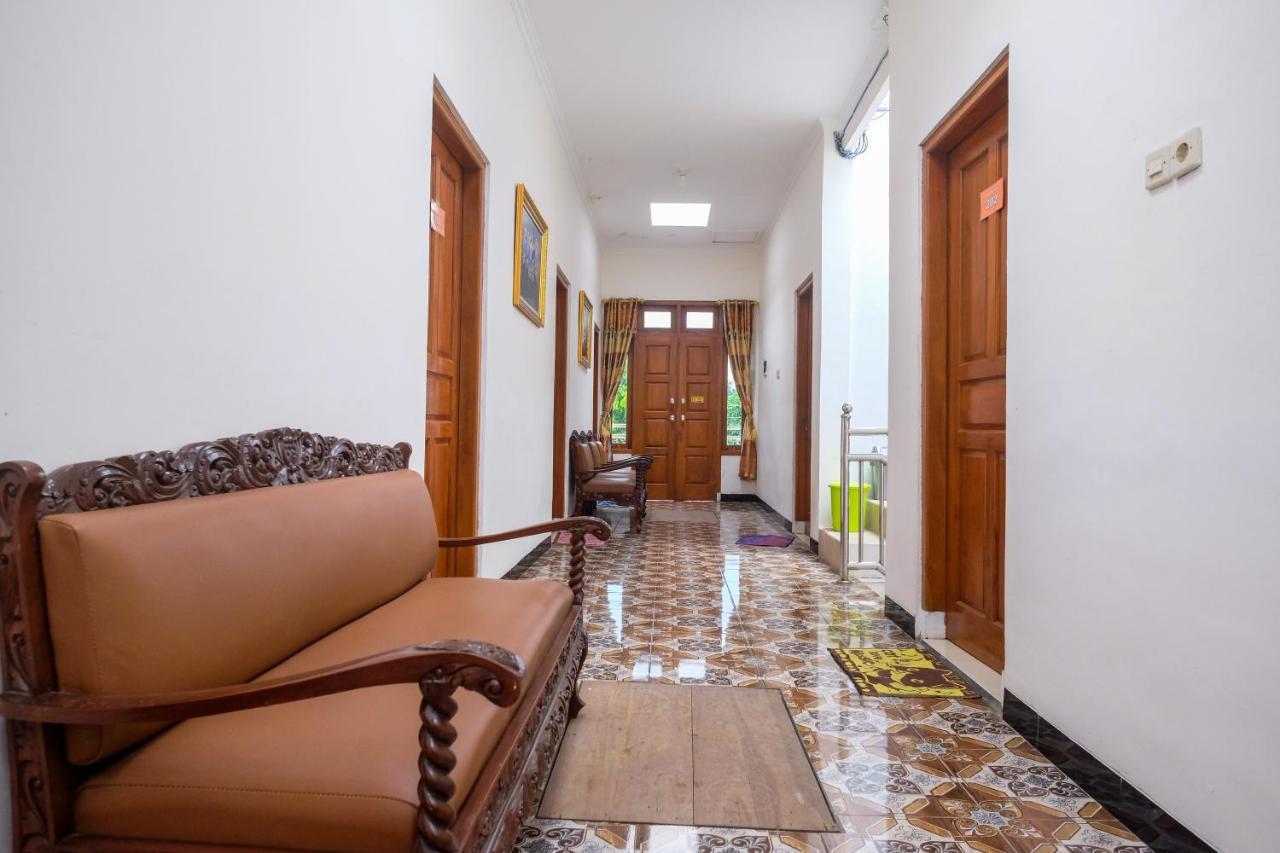 Reddoorz Syariah @ Griya Thamrin Manahan Solo Zewnętrze zdjęcie
